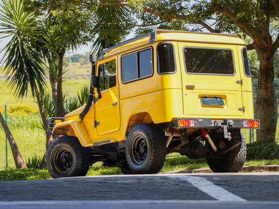 TOYOTA-BANDEIRANTE-3.7 BJ50LV 4X4 TETO RIGIDO DIESEL 2P MANUAL TOYOTA-BANDEIRANTE-1990