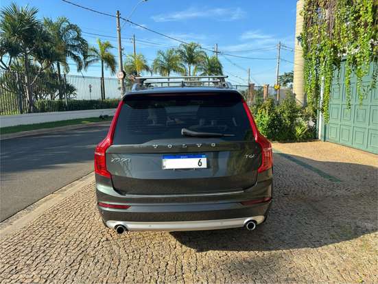 VOLVO-XC90-2018