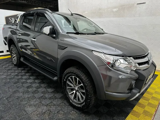 MITSUBISHI L200 TRITON 2.4 16V TURBO DIESEL OUTDOOR HPE-S CD 4X4 AUTOMÁTICO