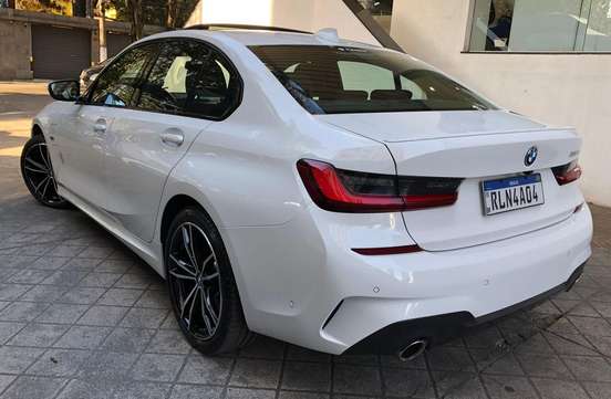 BMW-330e-2020