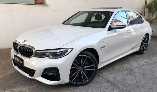 BMW-330e-2020