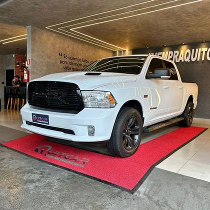 RAM CLASSIC 5.7 V8 GASOLINA LARAMIE CD 4X4 AUTOMÁTICO