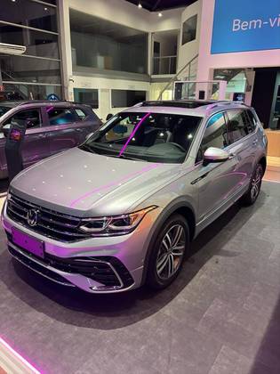 VOLKSWAGEN TIGUAN 2.0 300 TSI GASOLINA ALLSPACE R-LINE AUTOMÁTICO