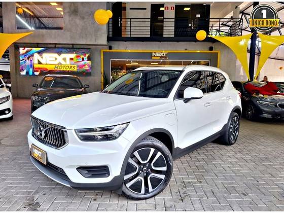 VOLVO XC40 1.5 T5 RECHARGE MOMENTUM GEARTRONIC