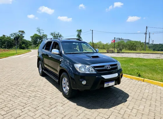 TOYOTA HILUX SW4 3.0 SRV 4X4 16V TURBO INTERCOOLER DIESEL 4P AUTOMÁTICO