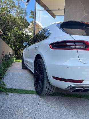 PORSCHE-MACAN-2015