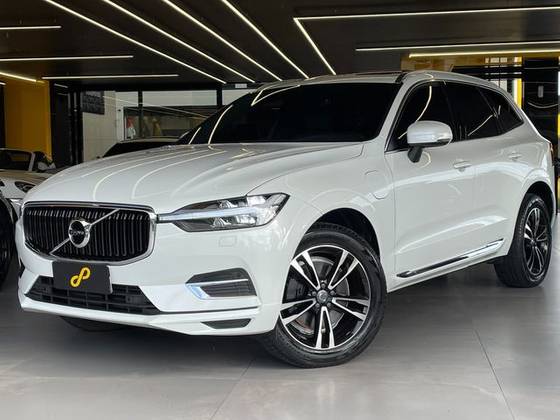 VOLVO XC60 2.0 T8 HYBRID MOMENTUM AWD GEARTRONIC