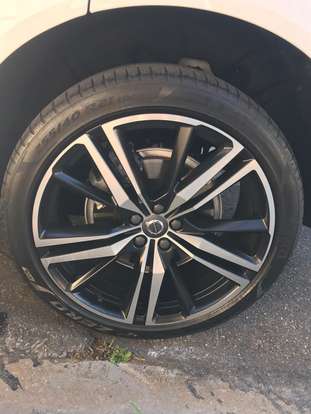 VOLVO-XC60-2019