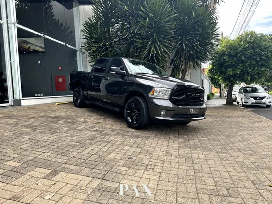 RAM CLASSIC 5.7 V8 GASOLINA LARAMIE CD 4X4 AUTOMÁTICO