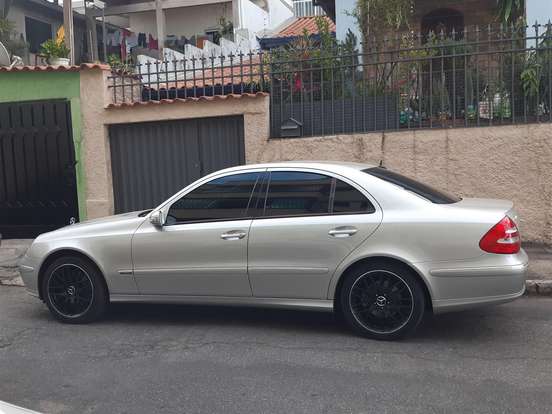 MERCEDES-BENZ-E 500-5.0 AVANTGARDE V8 GASOLINA 4P AUTOMÁTICO MERCEDES-BENZ-E 500-2005