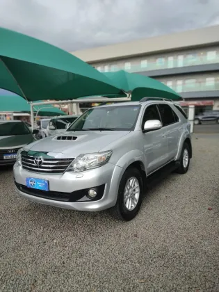 TOYOTA HILUX SW4 3.0 SRV 4X4 7 LUGARES 16V TURBO INTERCOOLER DIESEL 4P AUTOMÁTICO