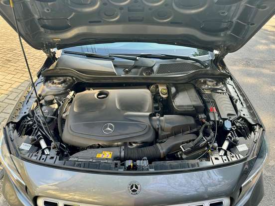 MERCEDES-BENZ-GLA 200-2018