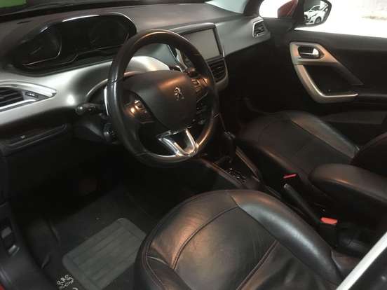 PEUGEOT-208-2016