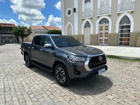 TOYOTA HILUX 2.8 D-4D TURBO DIESEL CD SRV 4X4 AUTOMÁTICO