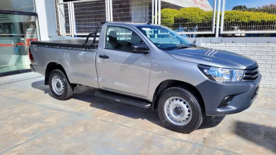 TOYOTA HILUX 2.8 D-4D TURBO DIESEL CS 4X4 MANUAL