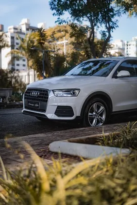 AUDI Q3 2.0 TFSI AMBIENTE QUATTRO 4P GASOLINA S TRONIC