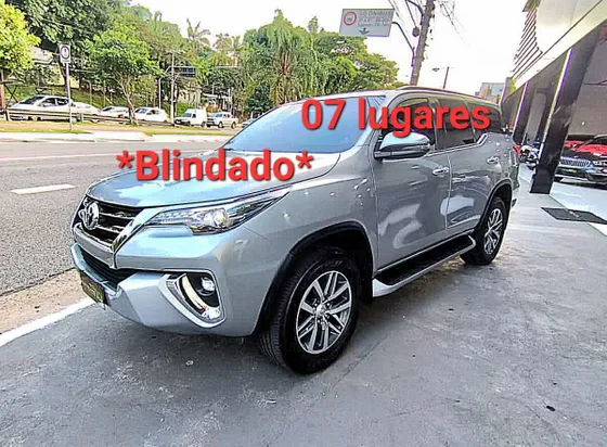 TOYOTA HILUX SW4 2.8 SRX 4X4 7 LUGARES 16V TURBO INTERCOOLER DIESEL 4P AUTOMÁTICO