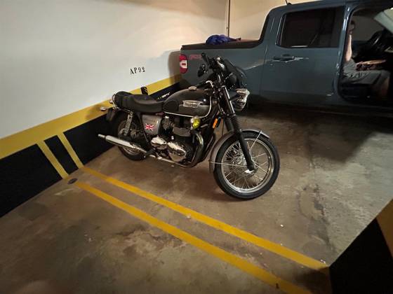 TRIUMPH BONNEVILLE T 100 865 