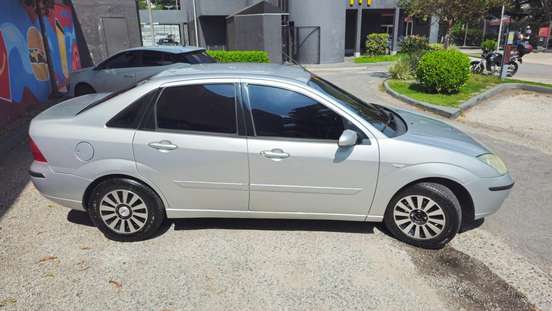 FORD-FOCUS-2004