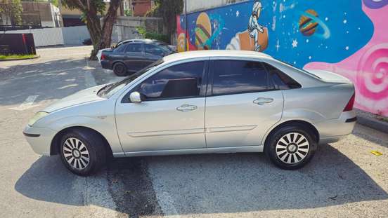 FORD-FOCUS-2004