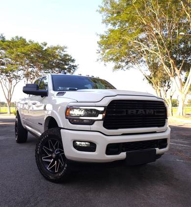 RAM 3500 6.7 I6 TURBO DIESEL LARAMIE NIGHT EDITION CD 4X4 AUTOMÁTICO