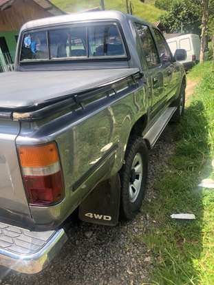 TOYOTA-HILUX-1997