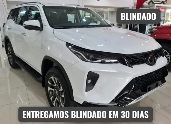 TOYOTA HILUX SW4 2.8 D-4D TURBO DIESEL SRX PLATINUM 7L 4X4 AUTOMÁTICO