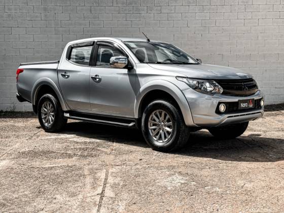 MITSUBISHI L200 TRITON 2.4 16V TURBO DIESEL SPORT HPE-S CD 4P 4X4 AUTOMÁTICO