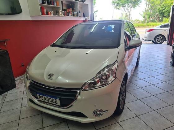 PEUGEOT 208 1.6 GRIFFE 16V FLEX 4P AUTOMÁTICO