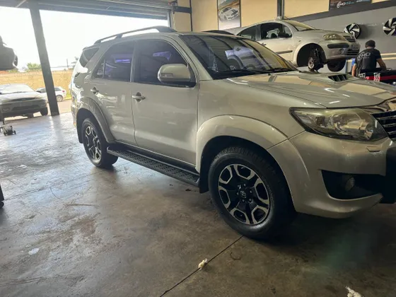 TOYOTA HILUX SW4 3.0 SRV 4X4 16V TURBO INTERCOOLER DIESEL 4P AUTOMÁTICO