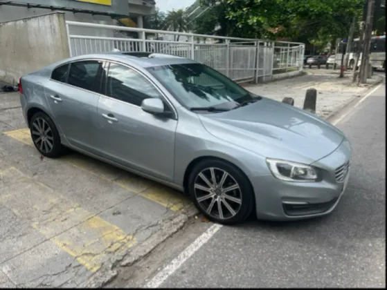 VOLVO S60 2.0 T5 MOMENTUM 16V TURBO GASOLINA 4P AUTOMÁTICO