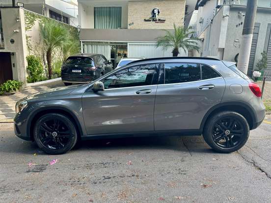 MERCEDES-BENZ-GLA 200-2018