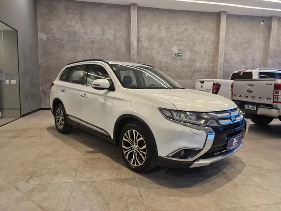 MITSUBISHI OUTLANDER 2.2 4X4 16V DIESEL 4P AUTOMÁTICO