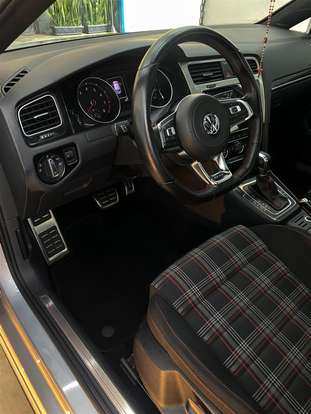VOLKSWAGEN-GOLF-2015
