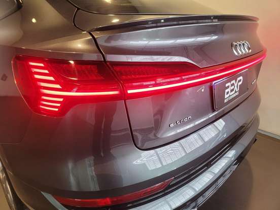 AUDI-E-TRON-2020