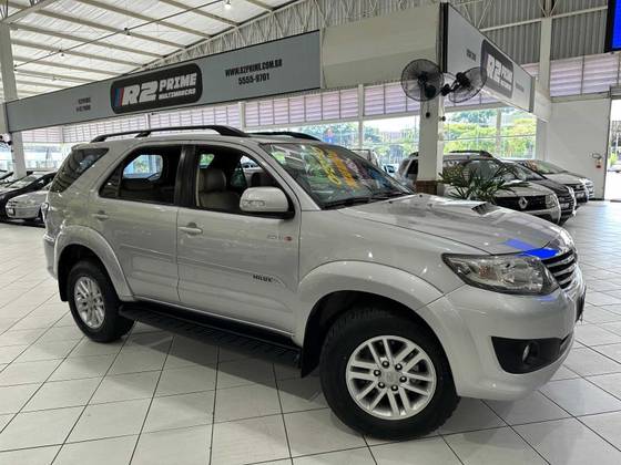 TOYOTA HILUX SW4 3.0 SRV 4X4 16V TURBO INTERCOOLER DIESEL 4P AUTOMÁTICO