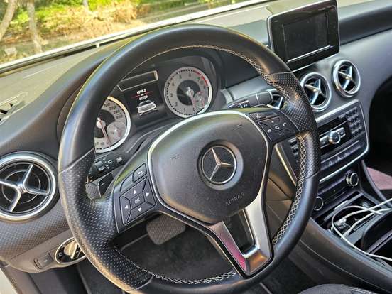 MERCEDES-BENZ-A 200-1.6 TURBO URBAN 16V GASOLINA 4P AUTOMÁTICO MERCEDES-BENZ-A 200-2014