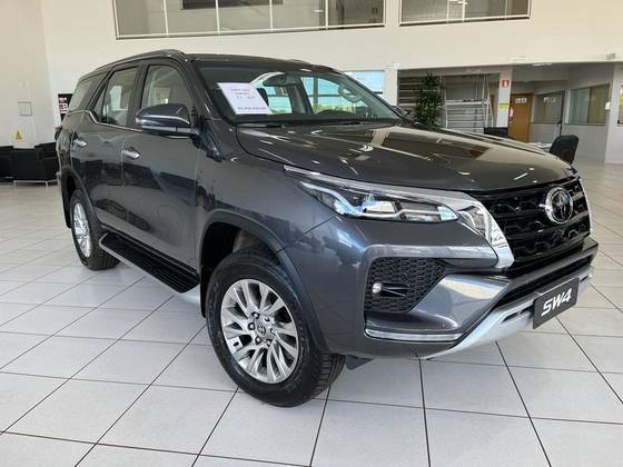 TOYOTA HILUX SW4 2.8 D-4D TURBO DIESEL SRX 7L 4X4 AUTOMÁTICO