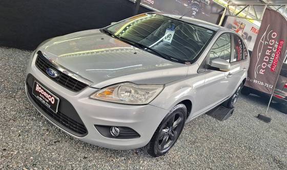 FORD FOCUS 2.0 GHIA 16V GASOLINA 4P MANUAL