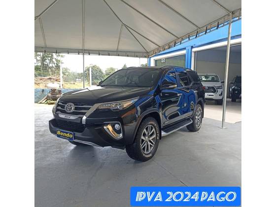 TOYOTA HILUX SW4 2.8 SRX 4X4 7 LUGARES 16V TURBO INTERCOOLER DIESEL 4P AUTOMÁTICO