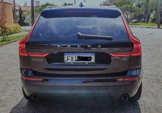 VOLVO-XC60-2018