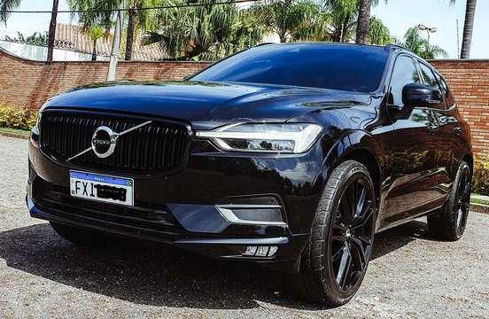 VOLVO-XC60-2018