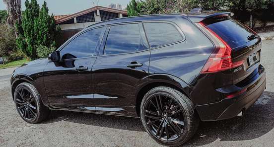 VOLVO-XC60-2018