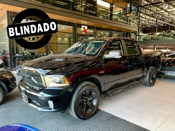 RAM CLASSIC 5.7 V8 GASOLINA LARAMIE NIGHT EDITION CD 4X4 AUTOMÁTICO