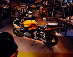 SUZUKI GSX-R750 SUZUKI GSX-R750