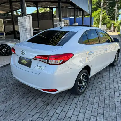 TOYOTA-YARIS-2023