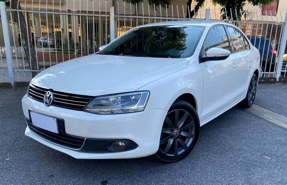 VOLKSWAGEN JETTA 2.0 COMFORTLINE FLEX 4P TIPTRONIC