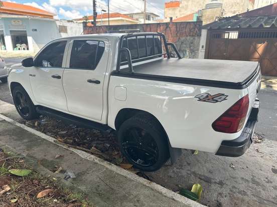 TOYOTA-HILUX-2019