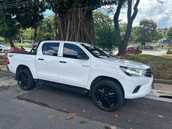 TOYOTA-HILUX-2019