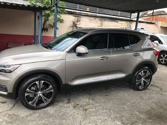 VOLVO-XC40-2020